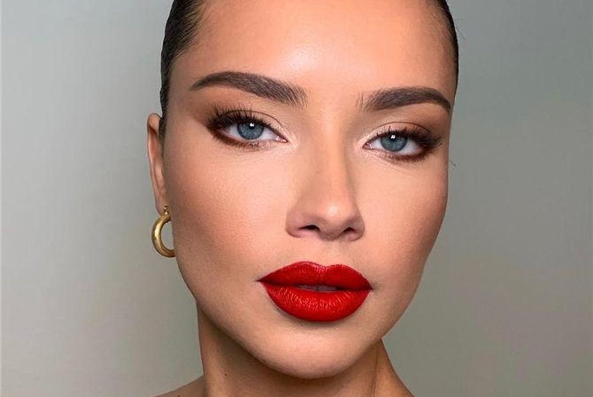 Bold red lipstick makeup look