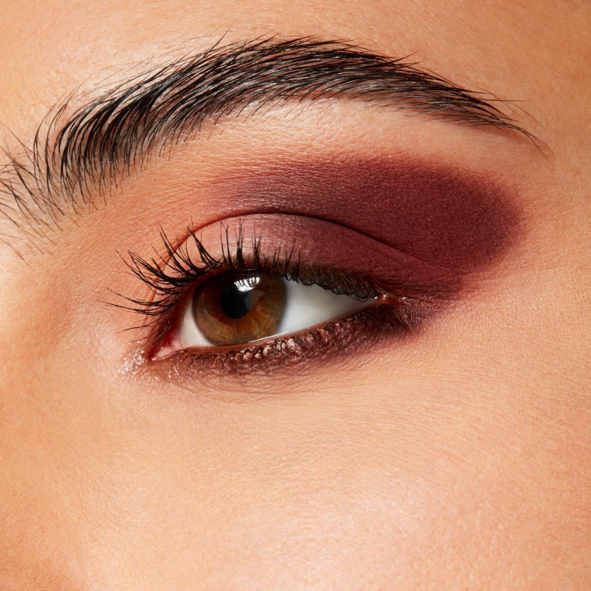 Burgundy eyeshadow makeup look