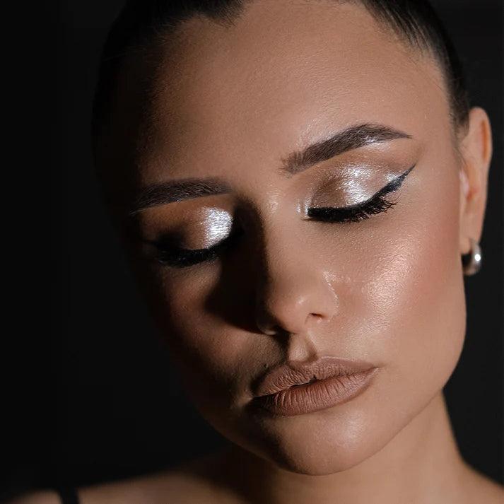 Metallic eyeshadow glam look