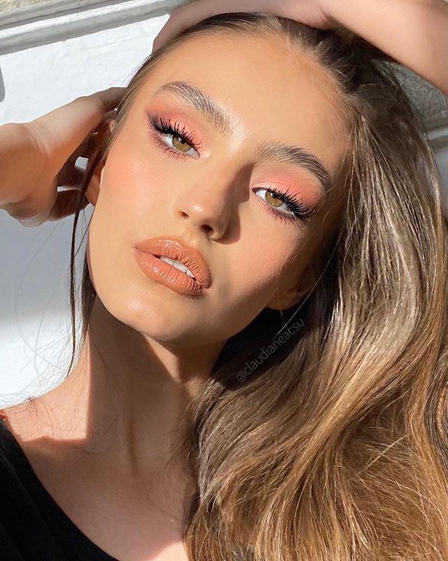 Peach nude makeup look