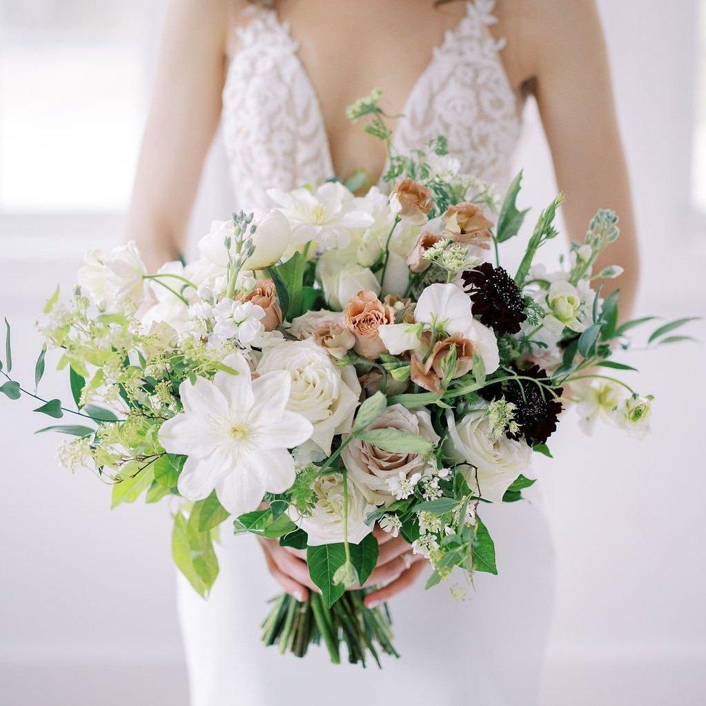 Elegant bridal bouquet with fresh flowers