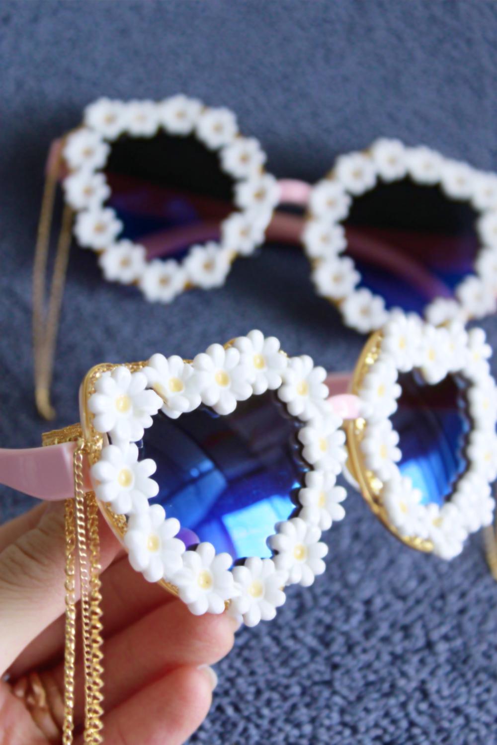 Daisy Chain Heart Frames
