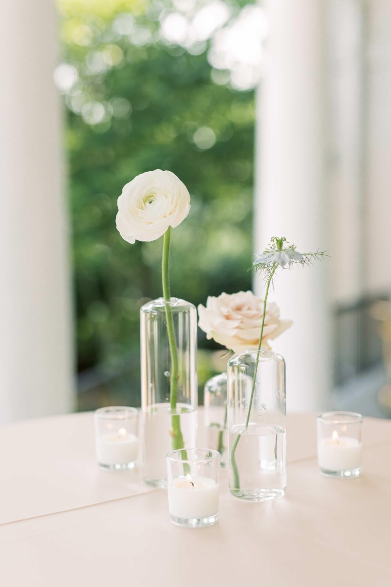 Minimalist wedding centerpiece