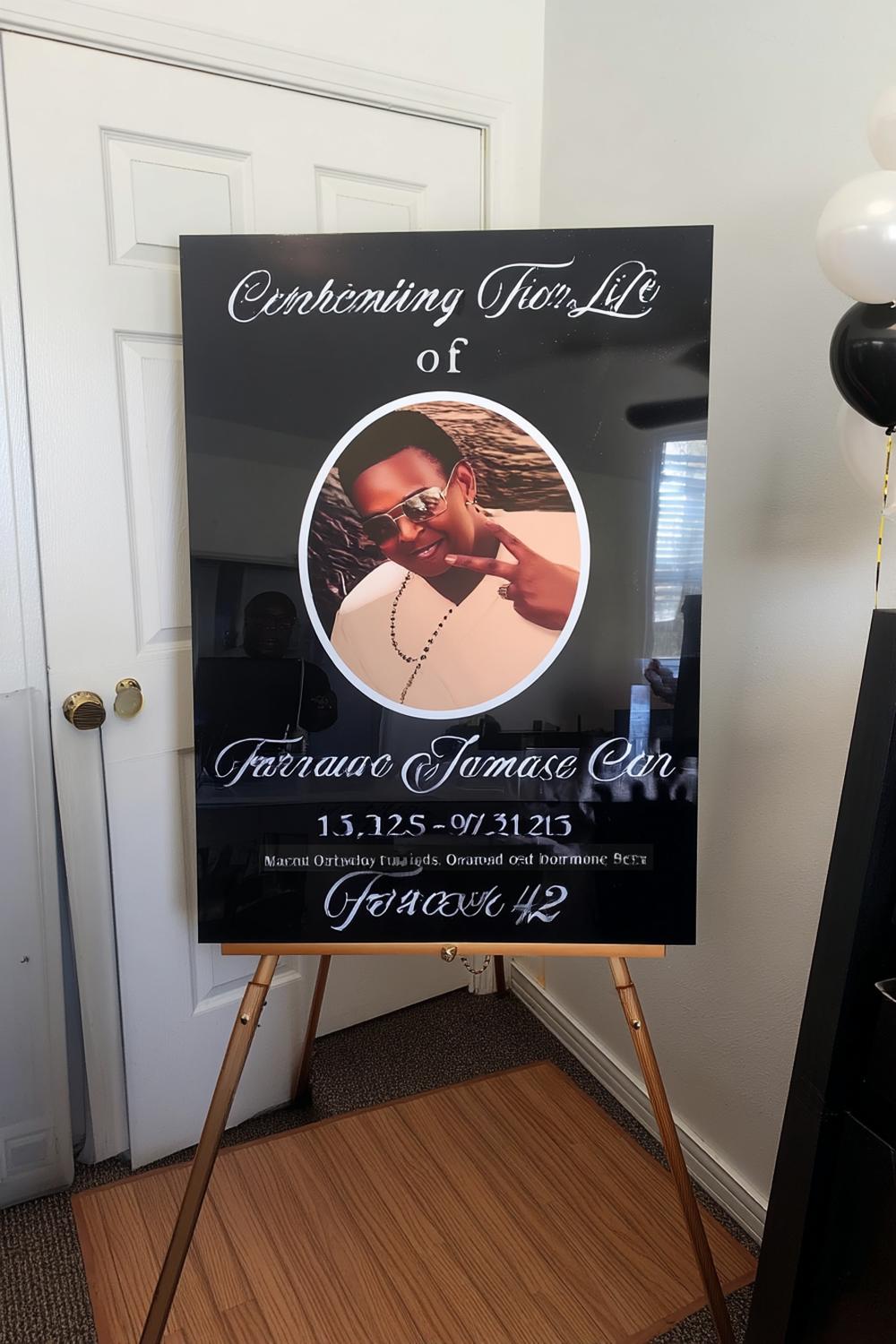 16 Beautiful Wedding Memorial Signs & In Memory Displays