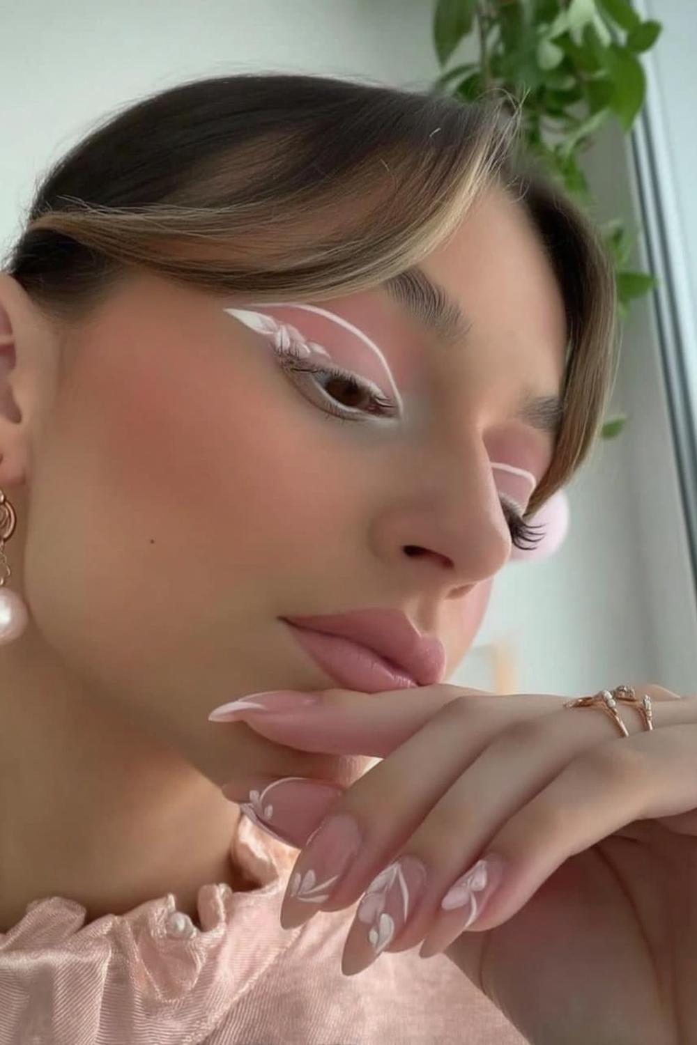 Minimalist White Liner Art