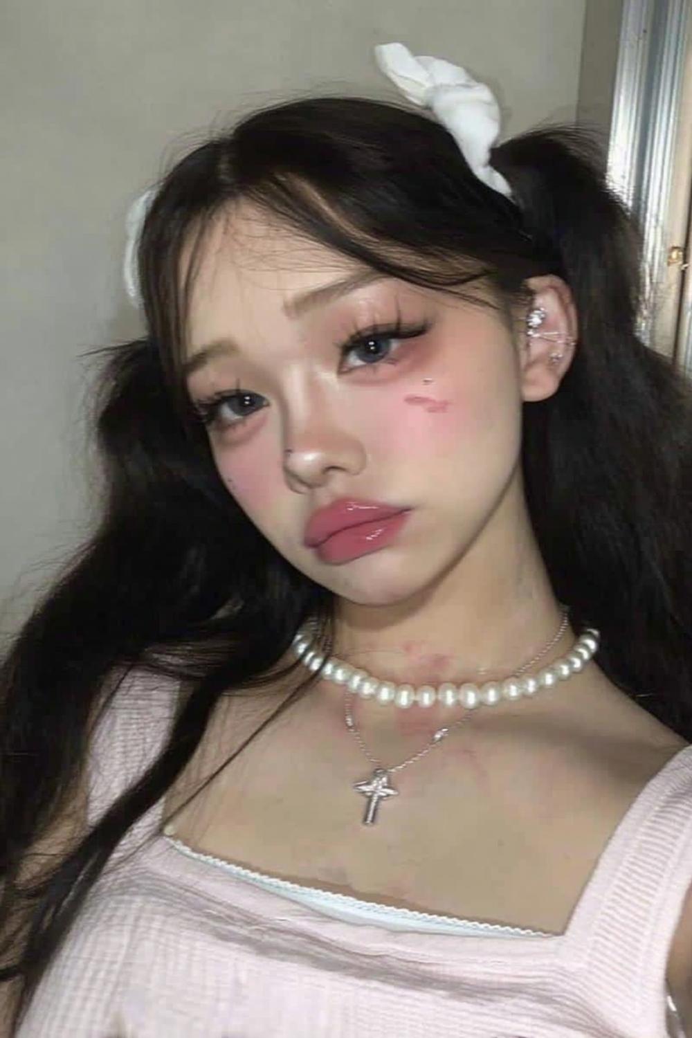 Sweet Doll-Inspired Look