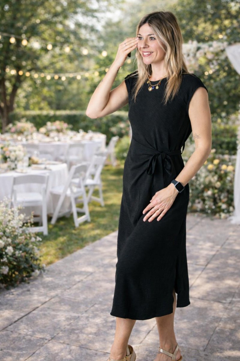 Minimalist outdoor wedding outfit