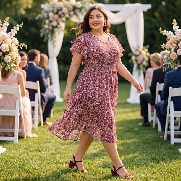 Plus size wedding guest outfit