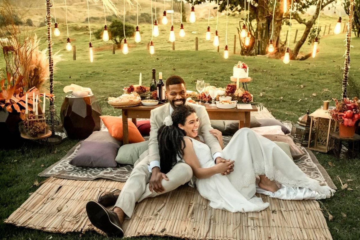 Sunset backyard wedding picnic ambiance